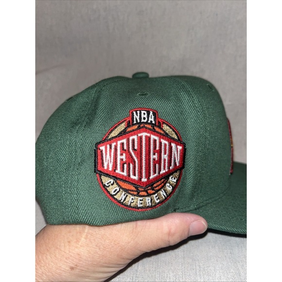 MENS MITCHELL & NESS NBA CONFERENCE PATCH SNAPBACK HWC SUPERSONICS - GREEN - Picture 8 of 10